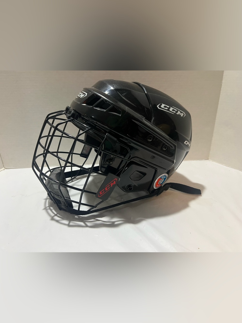 CCM Ice Hockey Helmet w/Cage Combo HTV04 MEDIUM 54-58 cm 6 3/4" to 7 1/4"